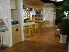 -新华里咖啡书吧(新华书店小寨店)