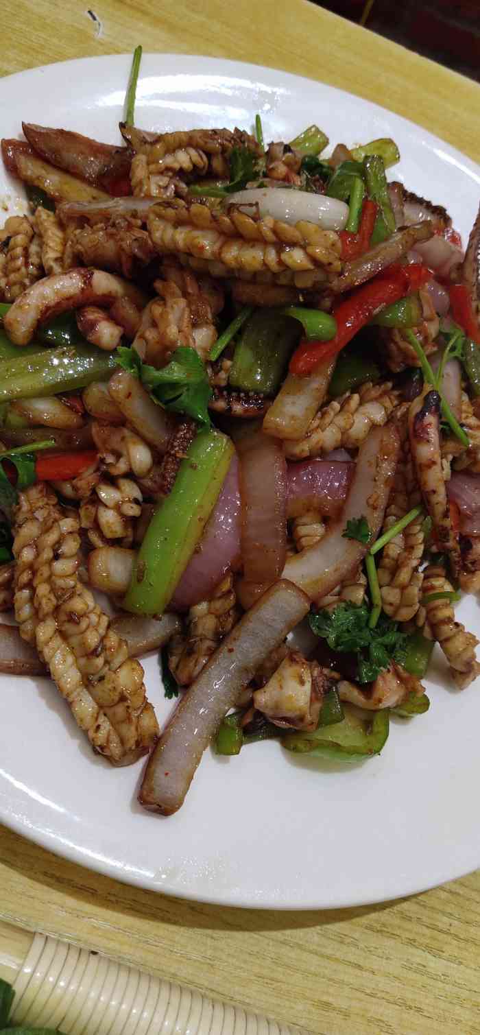 赵小厨私房菜"味道还好吧,菜量很足,价格也不贵,三个菜.