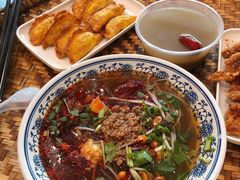 -爆炸头阿姨小四川正宗川味小吃(无任何分店)