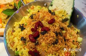 Saigon Royal Pineapple Fried Rice