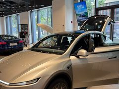 -TESLA 特斯拉(上海太古汇体验店)