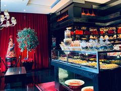 面包甜点陈列柜-Salon de The de Joel Robuchon(外滩18号店)