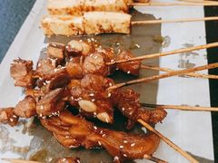 -何妹湿辣牛肉·粤式烧烤砂煲(桂雅路店)