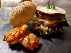 -HIGH FIVE哈福手工汉堡(桂林路店)