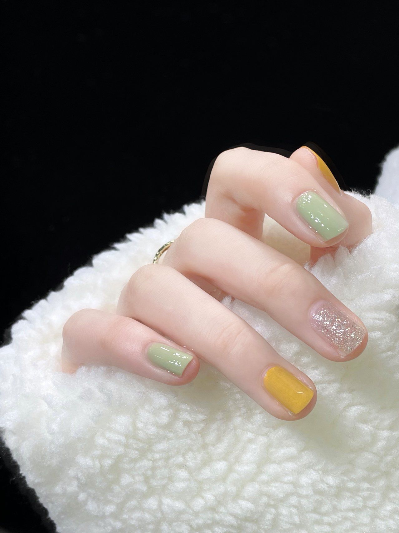 黄绿色就是春夏天的最佳配色啦🌻
很小清新,给