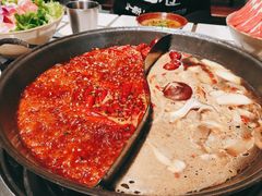 红油菌汤鸳鸯锅-贰回巷火锅馆(钟楼店)