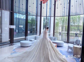 宫廷风抹胸新娘主婚纱 陪你宣誓幸福