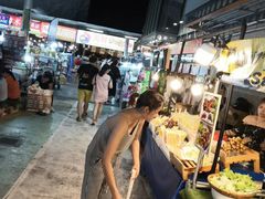 -席娜卡琳火车铁道夜市