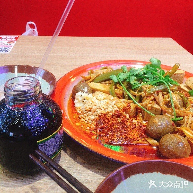 徐家汇最近很火的一家麻辣烫店