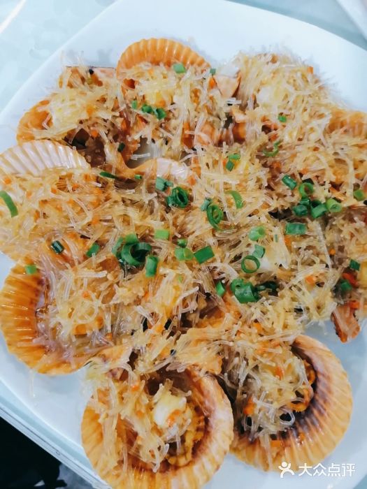 范饭椰林川湘味海鲜·椰子鸡(三亚湾椰梦长廊店)蒜蓉粉丝蒸扇贝图片