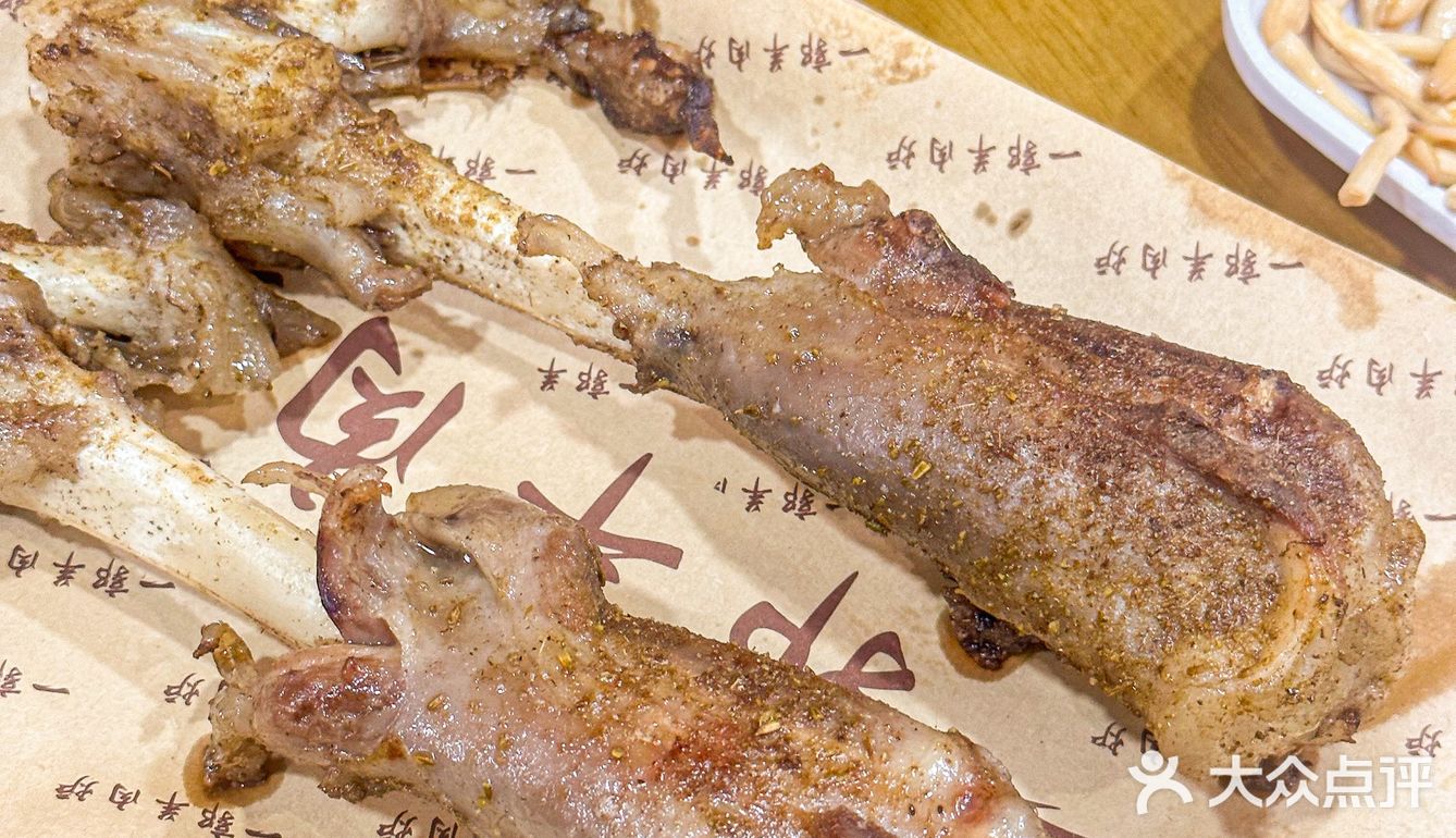 实实在在的西北羊肋排，份量足，羊肉炖的软嫩鲜香没有膻味