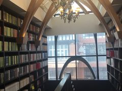 -钟书阁(松江泰晤士小镇店)