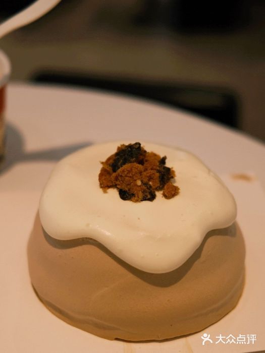 喜茶(港汇恒隆广场lab店)咸蛋黄肉松蛋糕图片