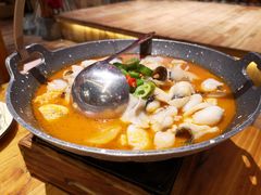 思茅酸汤鱼片-老滇山寨•云南特色菜•地方菜•民族风情歌舞表演(金碧店)