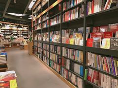 -西西弗书店&矢量咖啡(凯德晶萃广场店)