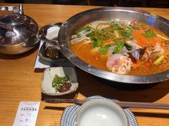 -野山舂·贵州现舂酸汤火锅(鸿通城店)