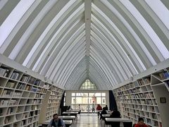 -钟书阁(松江泰晤士小镇店)