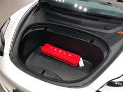 -TESLA 特斯拉(上海太古汇体验店)