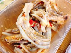 -狗撵鸭(泰山公寓店)