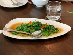 -Chom Cafe and Restaurant