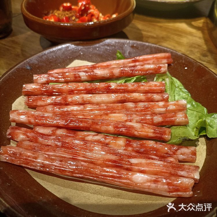 又是一家生意火爆的民间火锅