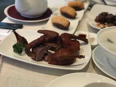 脆皮烧乳鸽-御宝轩(益丰·外滩源店)