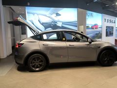 -TESLA 特斯拉(上海太古汇体验店)