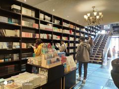 -钟书阁(松江泰晤士小镇店)