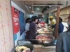 自助取餐区-三兄弟高炉烧饼