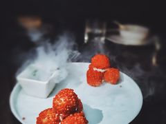 杨梅鳕鱼球-柳莺湖上·湖景餐厅·江南菜(西湖店)