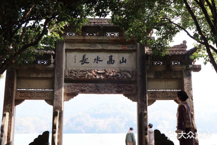 严子陵钓台(富春江小三峡)图片