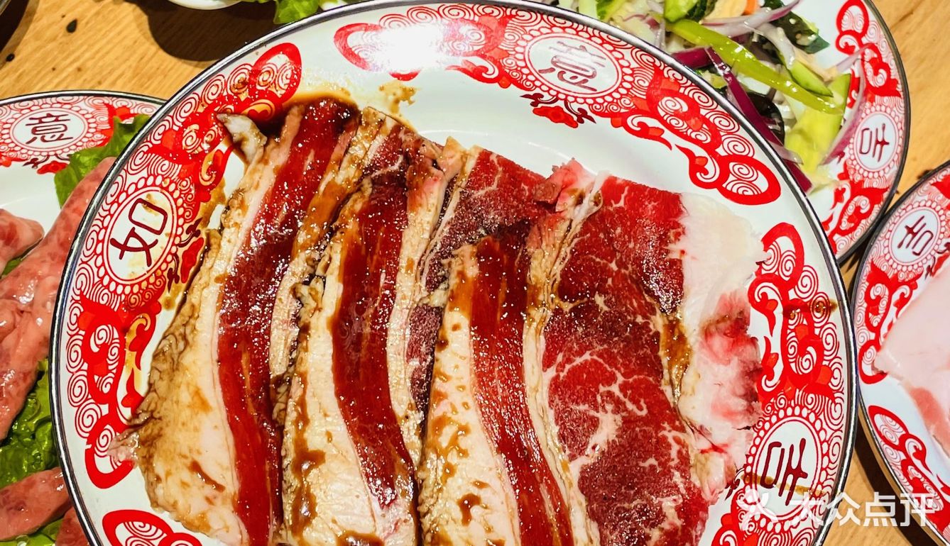 有套餐肉菜都有了，双人套餐才几十块 四荤四素吃得很爽