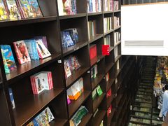 -钟书阁(松江泰晤士小镇店)