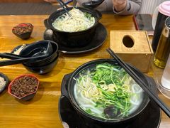 -丽虹云南过桥米线(兴工街店)