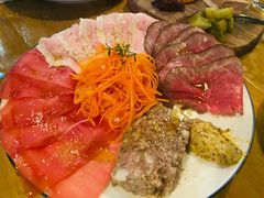 芝麻菜沙拉配风干火腿-羽深肉铺 Steak & Wine