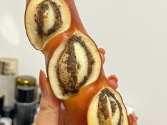 黑芝麻碱水-面包与我Bread Or Me(长城汇店)