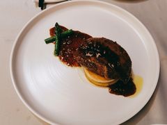 红酒汁香煎法国鹅肝-悦湖公馆