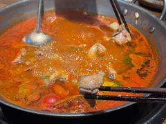 -野山舂·贵州现舂酸汤火锅(鸿通城店)