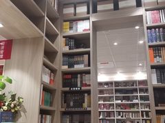 -钟书阁(群光广场店)