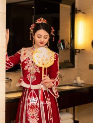 点击看大图 -艾拉·女王婚纱礼服馆