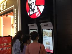 等位区-肯德基(东直门来福士店)