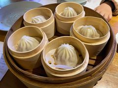 手拆蟹粉小笼汤包-南小馆(迪士尼小镇店)