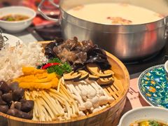 -尚尚仙·酸汤猪手·猪肚鸡火锅(华联万柳购物中心店)