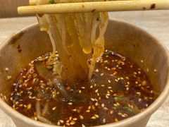 肉酱酸辣粉-侯志伟纯手工酸辣粉(荣民时代广场店)