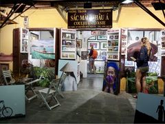 对面的gallery,等位时可逛-吕小姐咖啡
