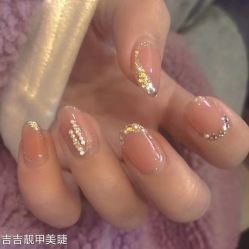-吉吉靓甲美睫