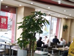 大堂-李先生牛肉面大王(营口大润发店)