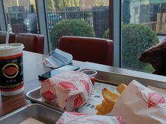 靠窗位-FATBURGER 特富客汉堡(外交公寓店)
