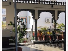 -Lake Shore Hotel & Restaurant