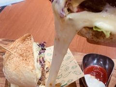 超厚芝士牛肉汉堡-魏斯理汉堡(西安沣东吾悦店)